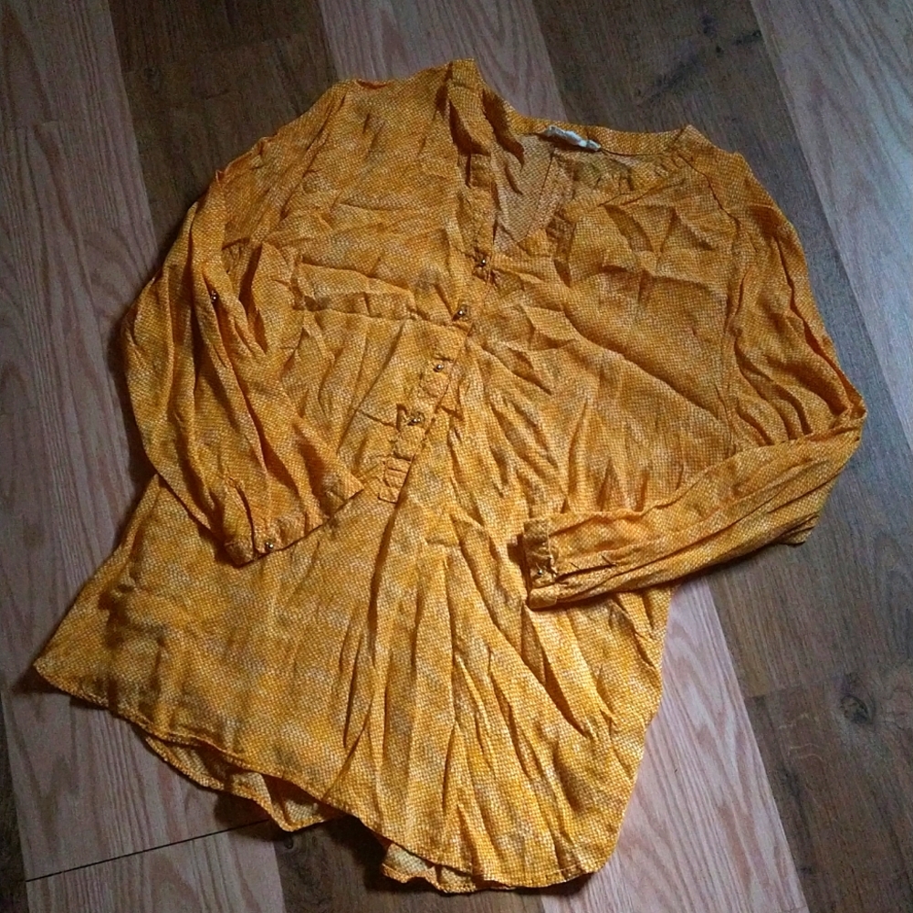 Flowy yellow top